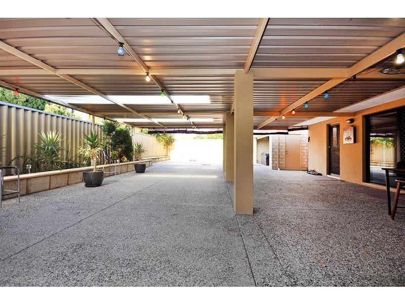 8 Woodpine Court, Ballajura WA 6066