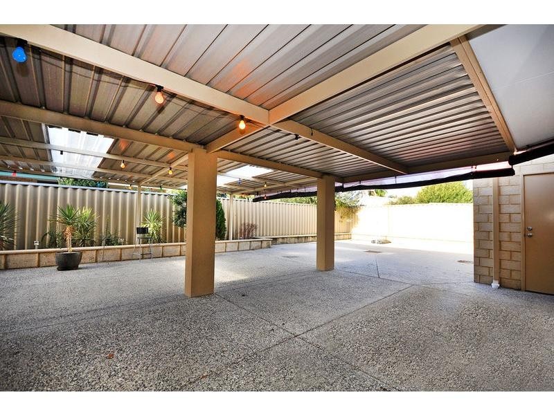 8 Woodpine Court, Ballajura WA 6066