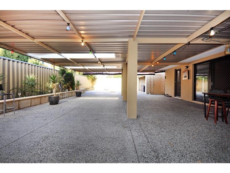 8 Woodpine Court, Ballajura WA 6066