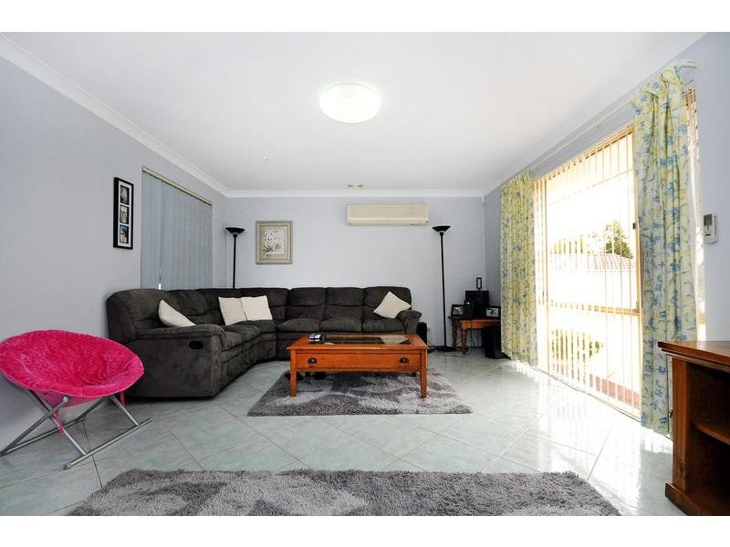 8 Danvers Close, Marangaroo WA 6064