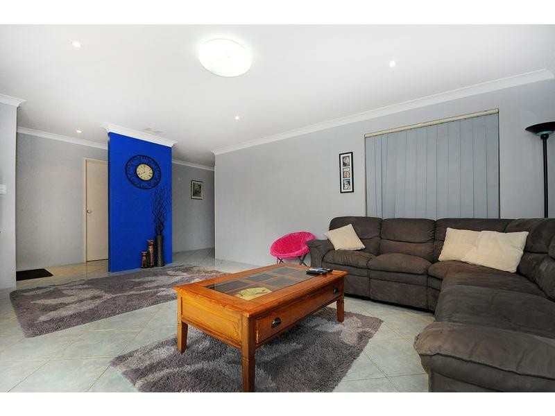 8 Danvers Close, Marangaroo WA 6064