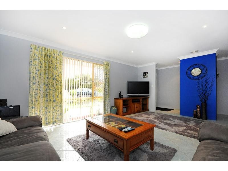 8 Danvers Close, Marangaroo WA 6064