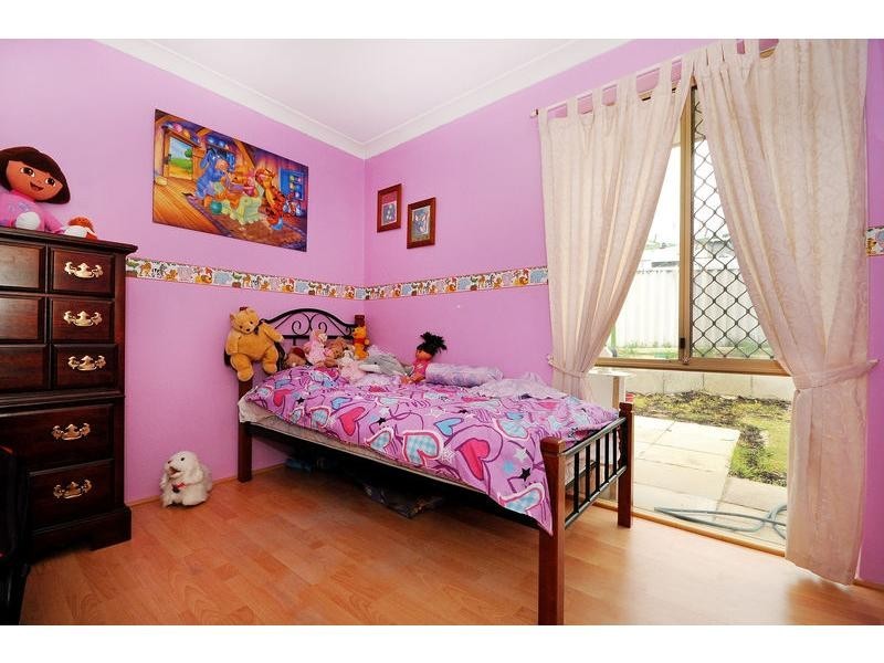 8 Danvers Close, Marangaroo WA 6064