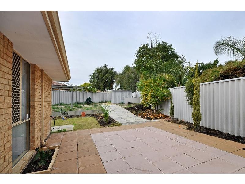 8 Danvers Close, Marangaroo WA 6064