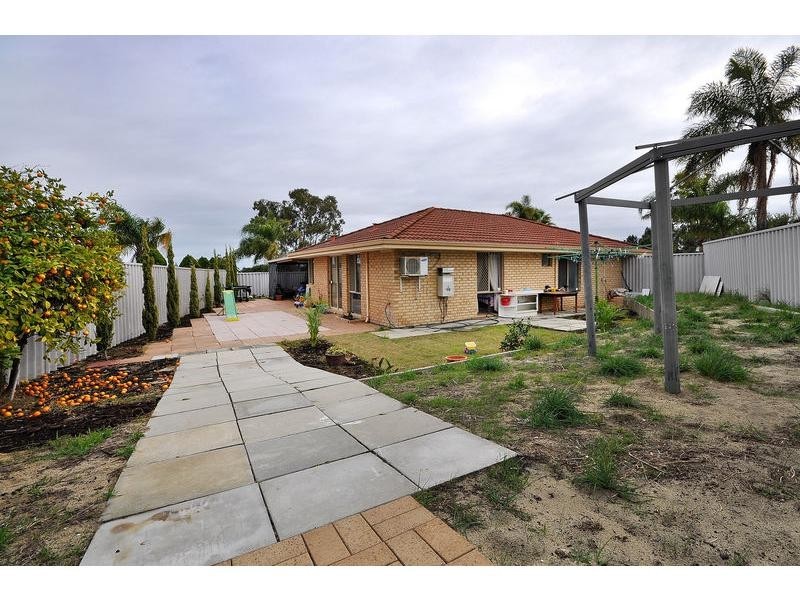 8 Danvers Close, Marangaroo WA 6064