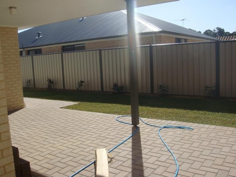 4 Milan Avenue, Hocking WA 6065