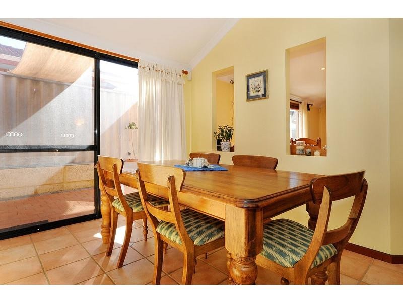 15 Dandenong Way, Alexander Heights WA 6064