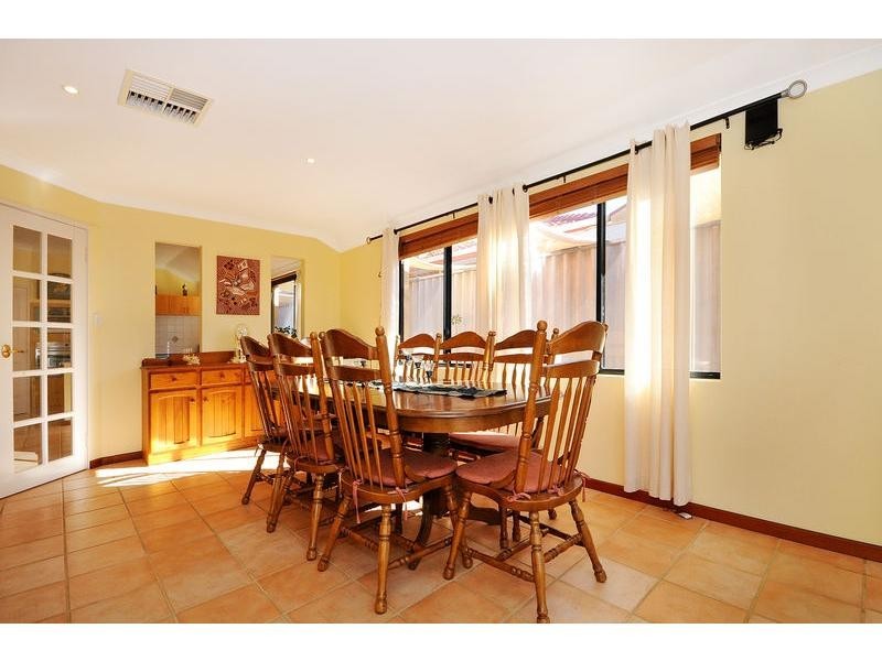 15 Dandenong Way, Alexander Heights WA 6064