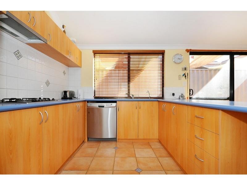 15 Dandenong Way, Alexander Heights WA 6064