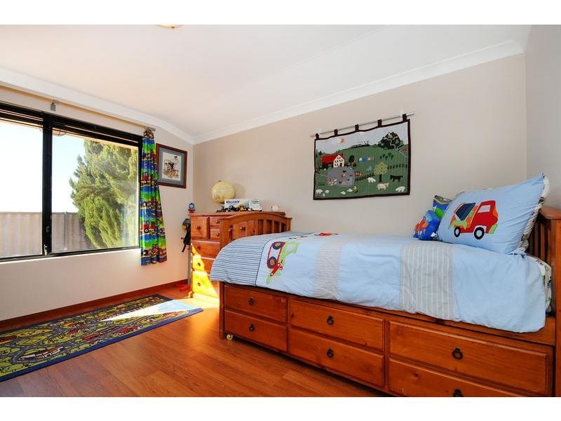 15 Dandenong Way, Alexander Heights WA 6064