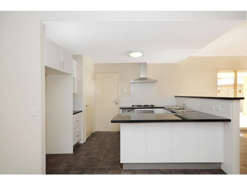 6 Vellum Loop, Aveley WA 6069