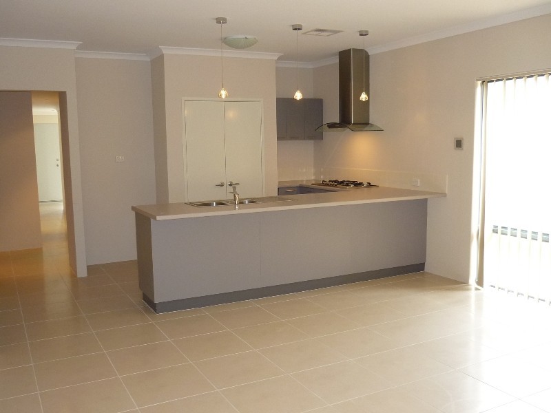 31 Bolton Way, Darch WA 6065