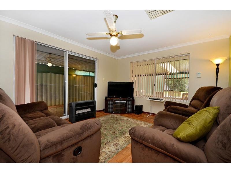 22 Ellenbrae Place, Marangaroo WA 6064