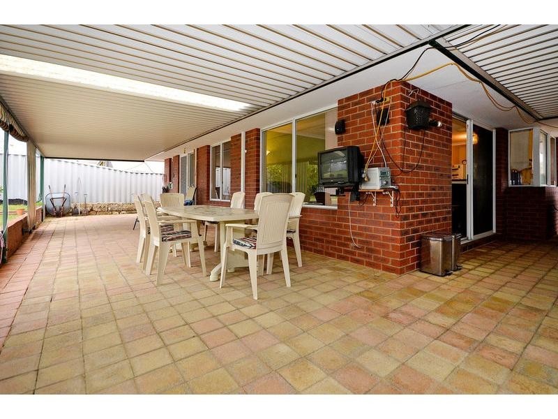 22 Ellenbrae Place, Marangaroo WA 6064