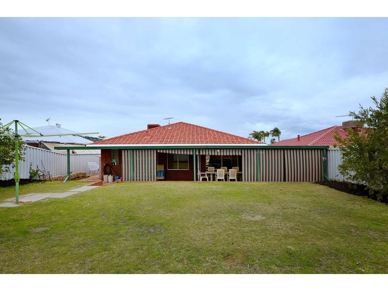 22 Ellenbrae Place, Marangaroo WA 6064