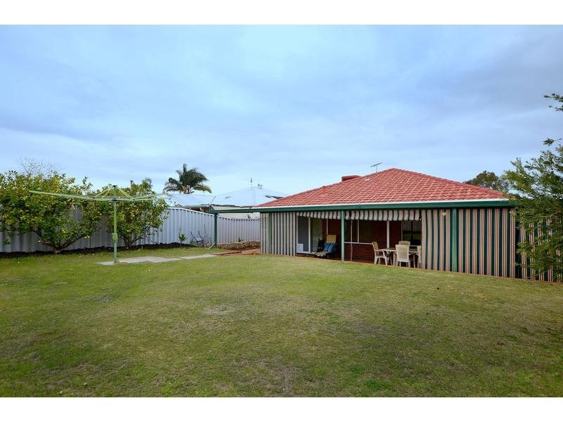 22 Ellenbrae Place, Marangaroo WA 6064
