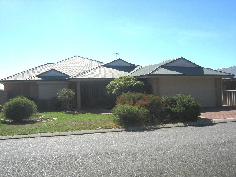 24 Josephine Way, Alexander Heights WA 6064