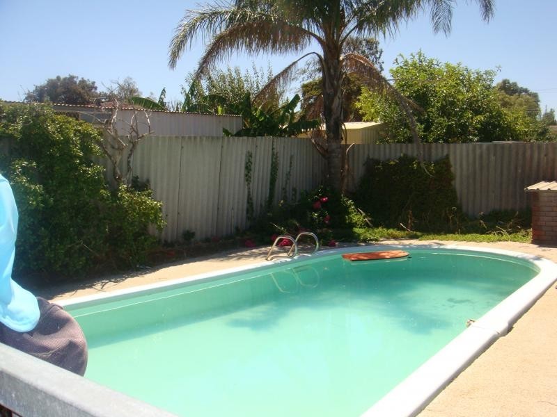 90 Girrawheen Avenue, Girrawheen WA 6064