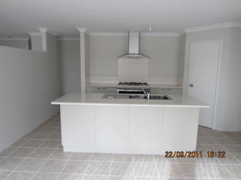 18 Leeway Loop, Alkimos WA 6038