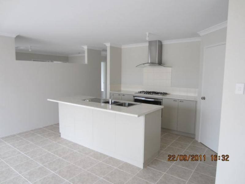 18 Leeway Loop, Alkimos WA 6038