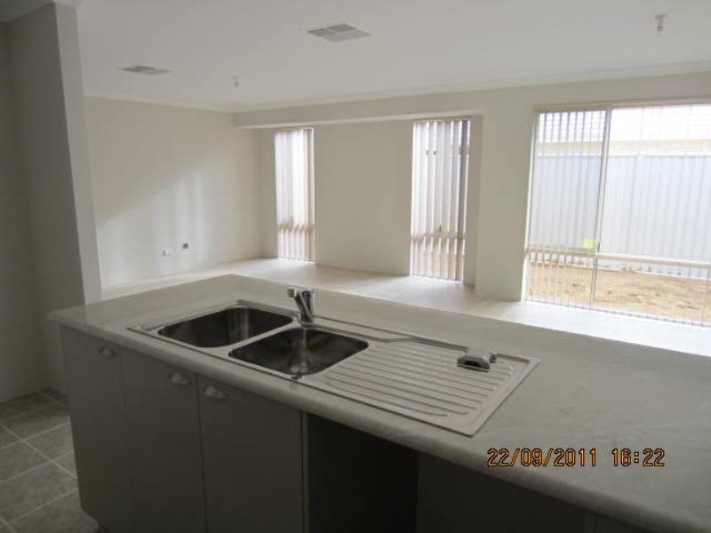 18 Leeway Loop, Alkimos WA 6038