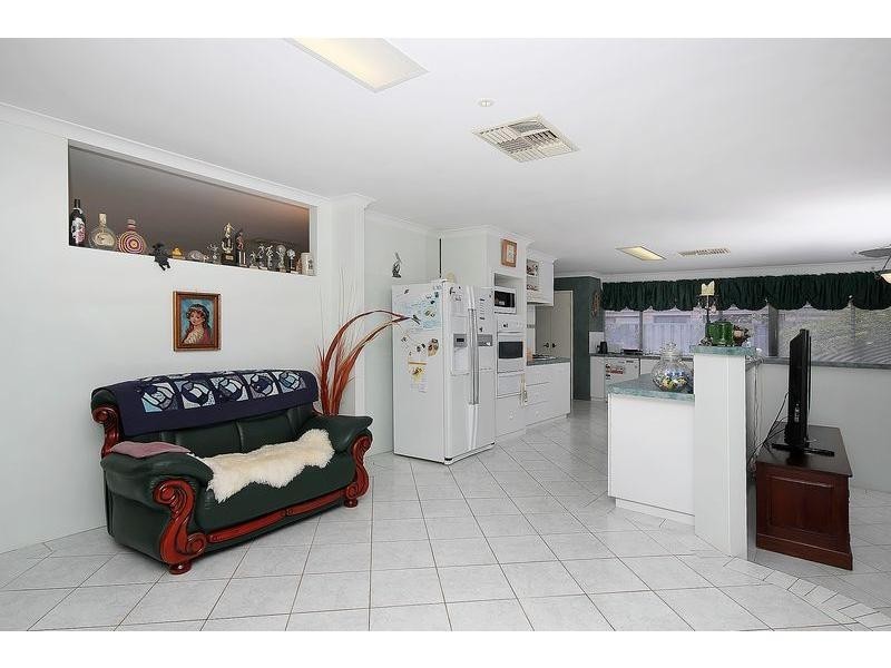 8 Asheville Parade, Landsdale WA 6065