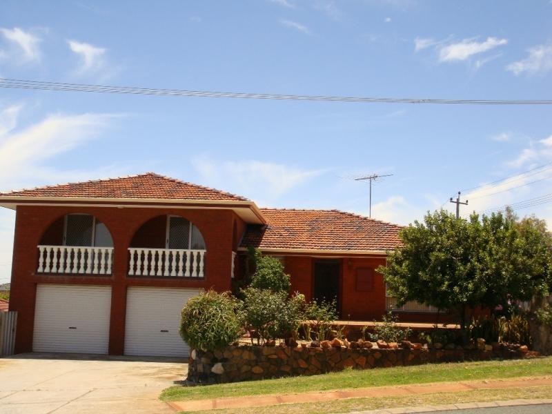 31 Lenham Way, Marangaroo WA 6064