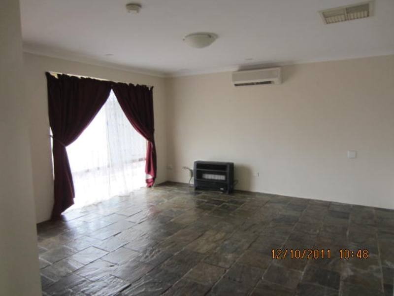 8 Speargrass Close, Alexander Heights WA 6064