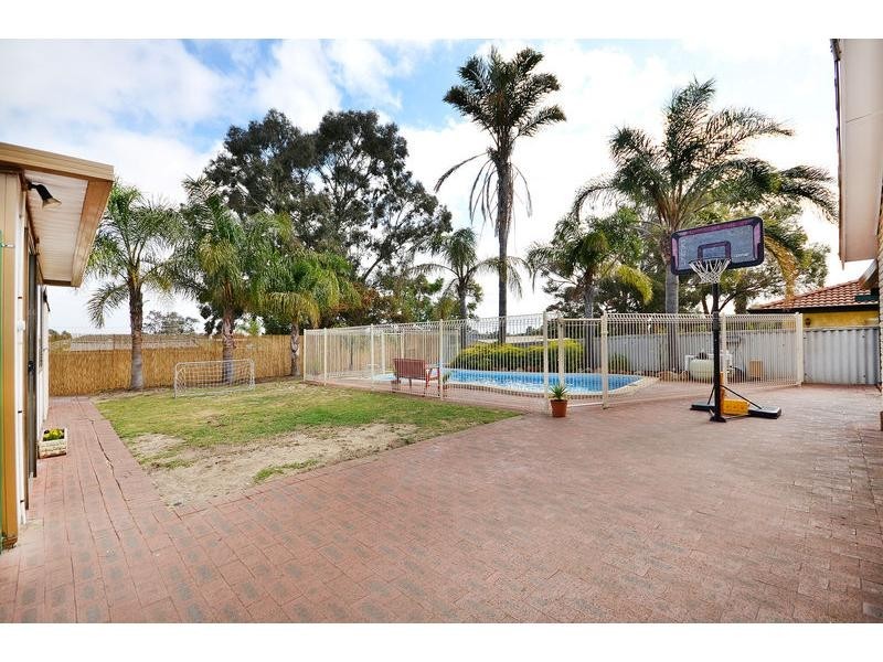16 Binstead Court, Koondoola WA 6064