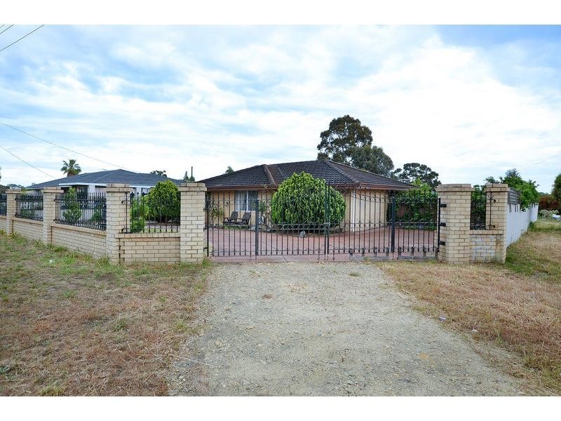 34 Curtis Way, Girrawheen WA 6064