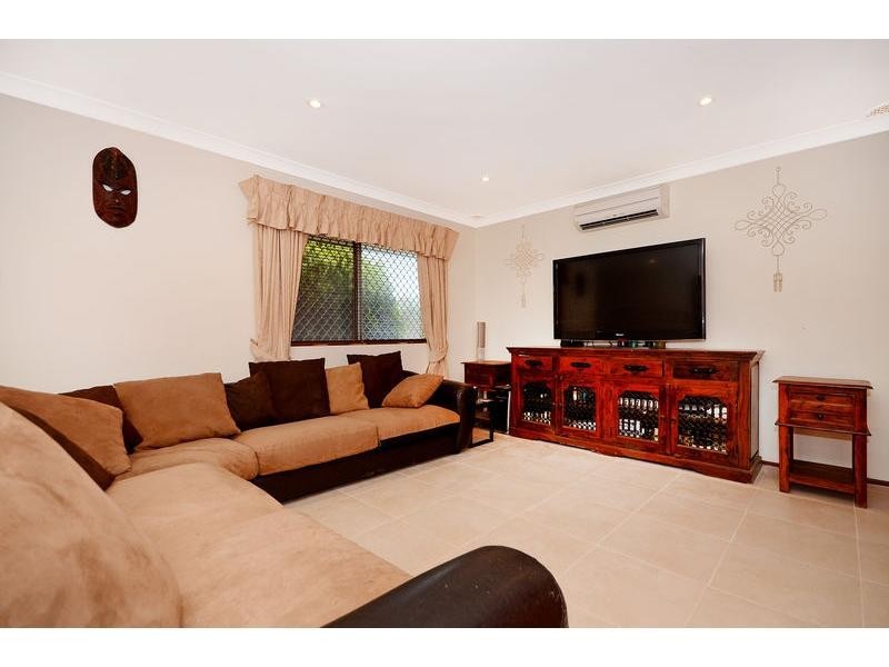 34 Curtis Way, Girrawheen WA 6064