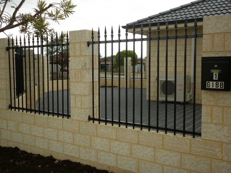 1 Gibb Crescent, Westminster WA 6061