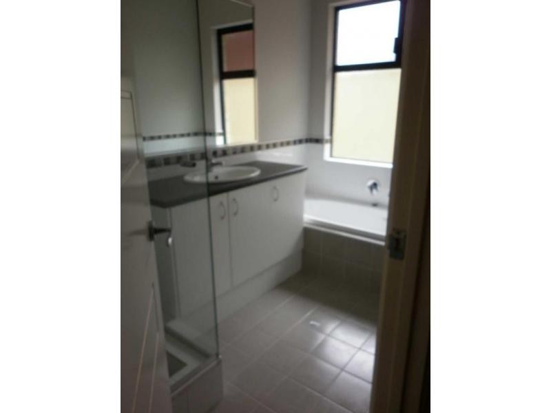 1 Gibb Crescent, Westminster WA 6061