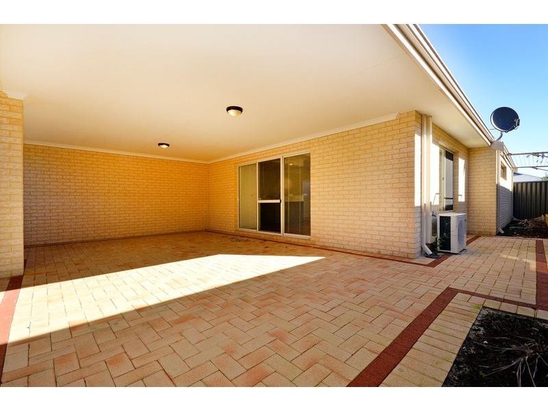 9 Koroit Way, Aveley WA 6069