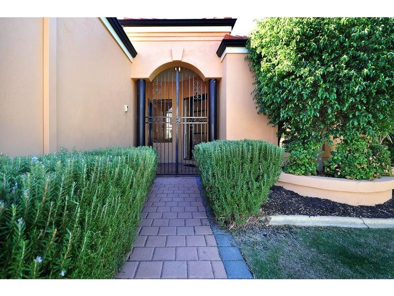 15 Dandenong Way, Alexander Heights WA 6064