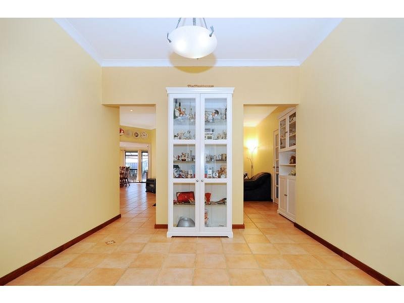 15 Dandenong Way, Alexander Heights WA 6064