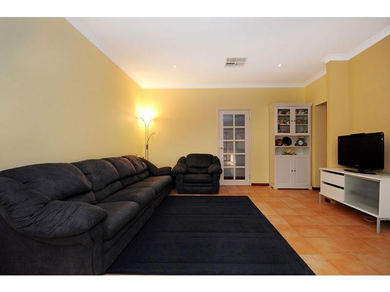 15 Dandenong Way, Alexander Heights WA 6064