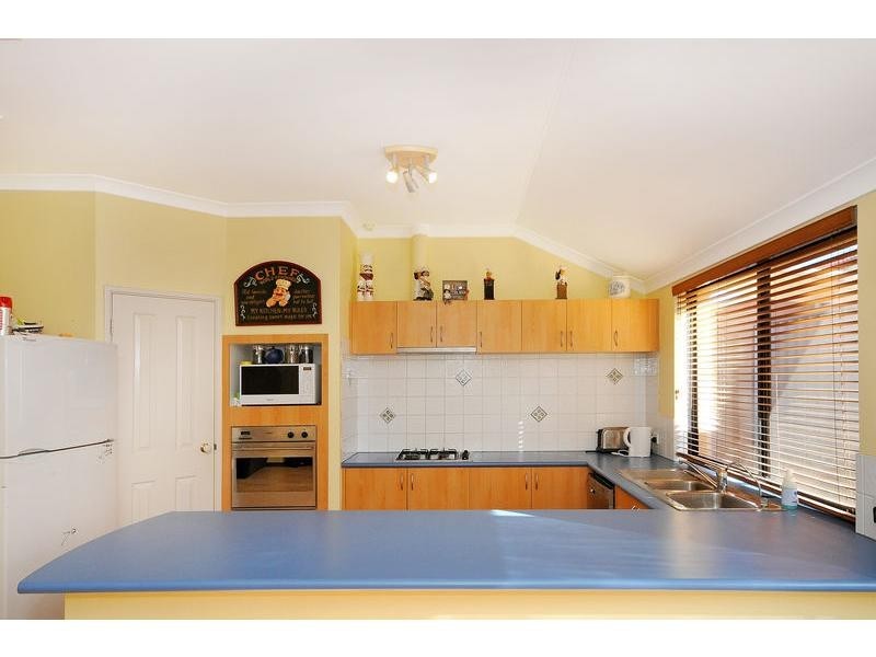 15 Dandenong Way, Alexander Heights WA 6064