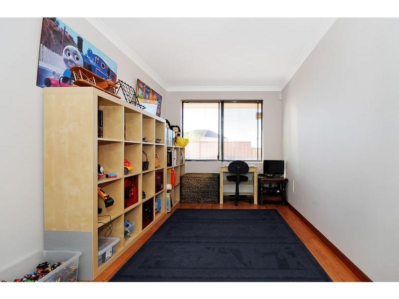 15 Dandenong Way, Alexander Heights WA 6064