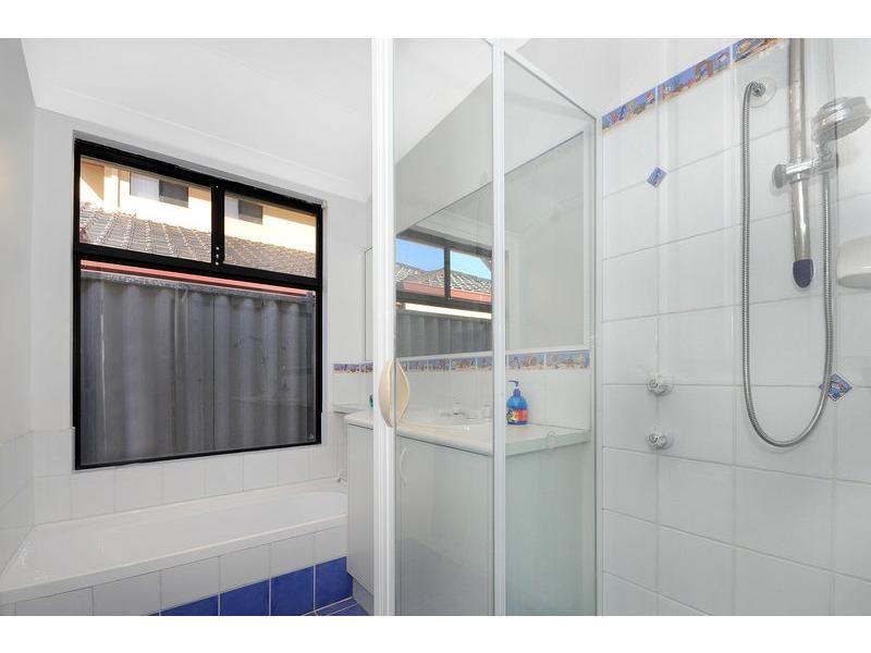 15 Dandenong Way, Alexander Heights WA 6064