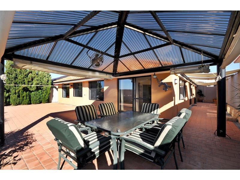 15 Dandenong Way, Alexander Heights WA 6064