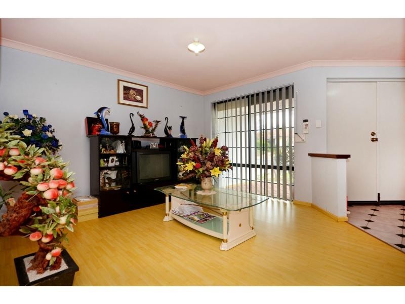 18 Adelphi Court, Marangaroo WA 6064