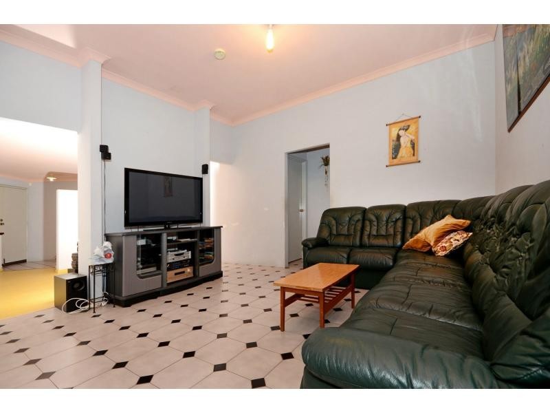 18 Adelphi Court, Marangaroo WA 6064