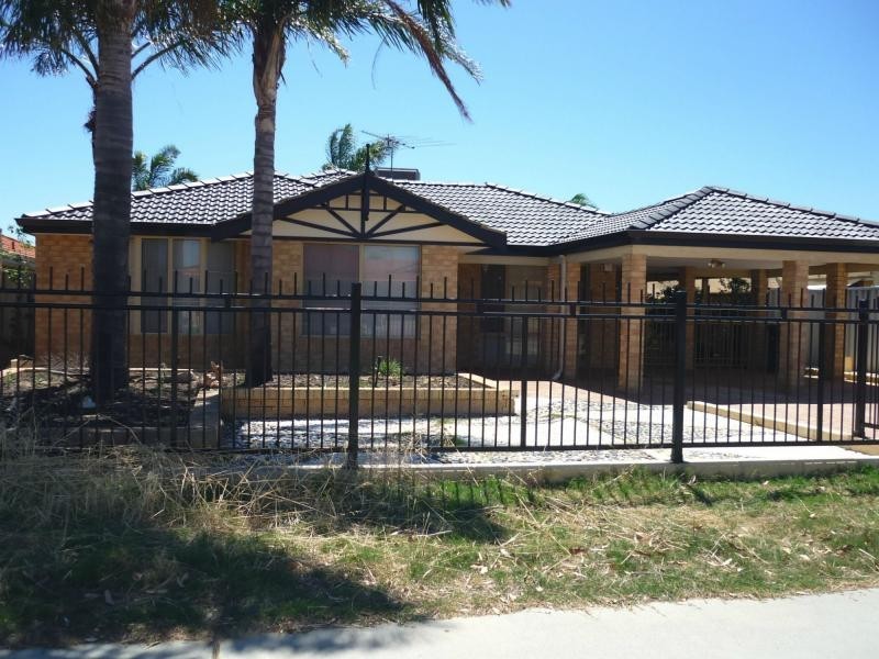 24 Parkin Way, Marangaroo WA 6064