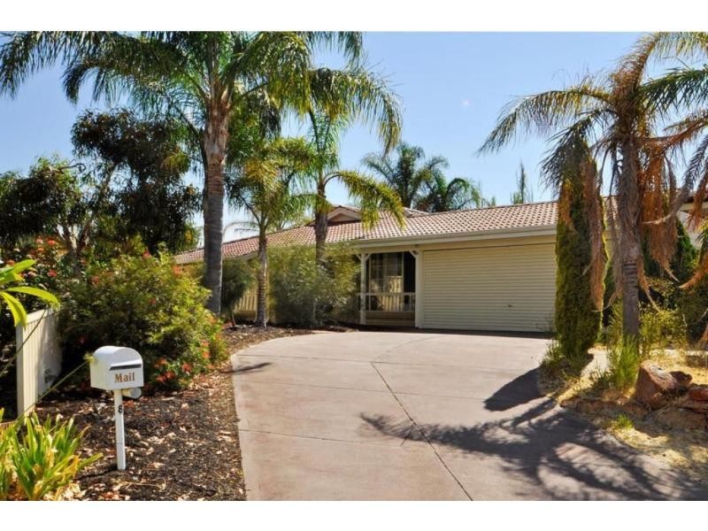 8 Peacock Green, Ballajura WA 6066