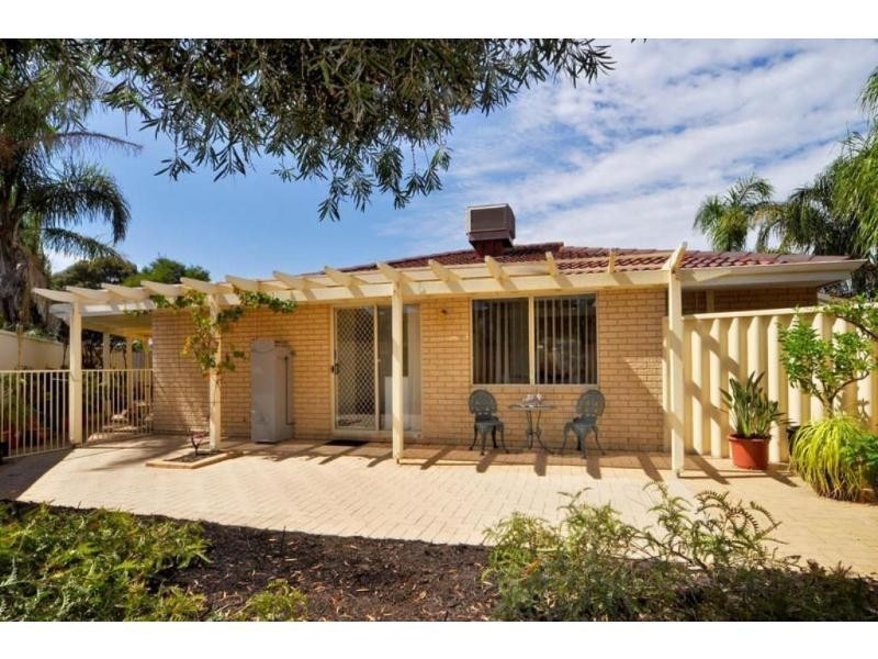8 Peacock Green, Ballajura WA 6066