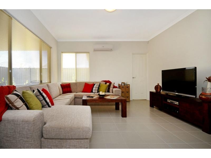 2/1 Tolj Loop, Aveley WA 6069