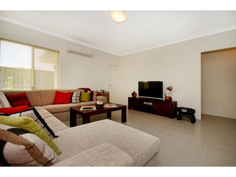 2/1 Tolj Loop, Aveley WA 6069