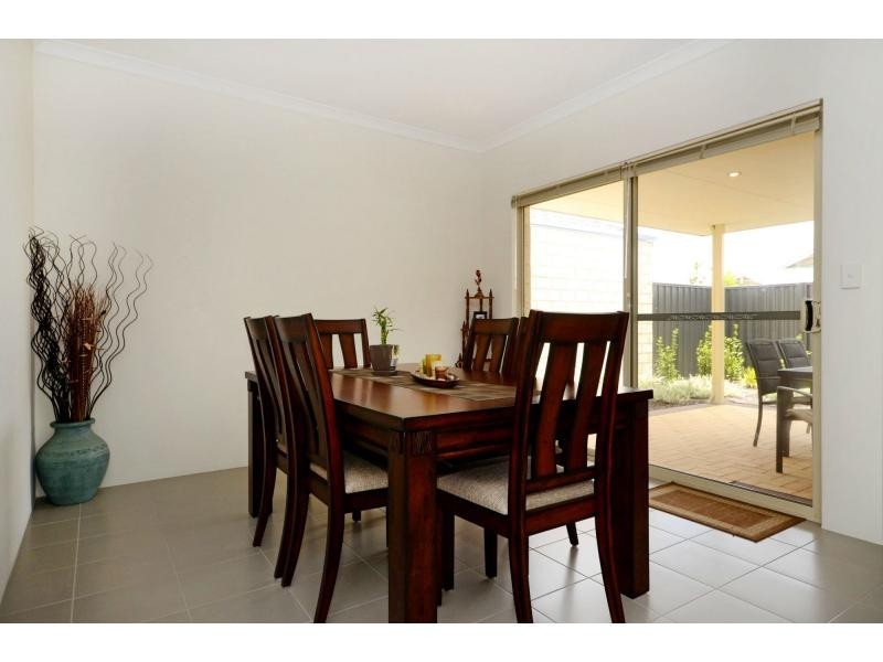 2/1 Tolj Loop, Aveley WA 6069