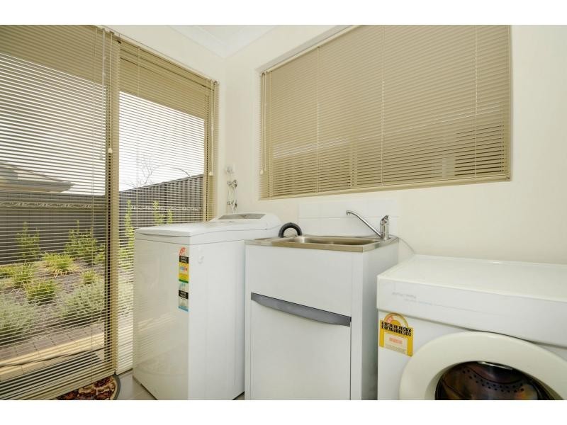 2/1 Tolj Loop, Aveley WA 6069